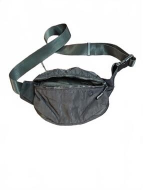 Gaiam Yogi Adjustable Athletic Fanny Pack Waist Belt Bag Pouch Black